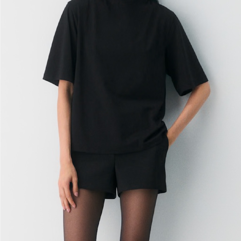 SOLD Aritzia babaton agency mini shorts size 6 black